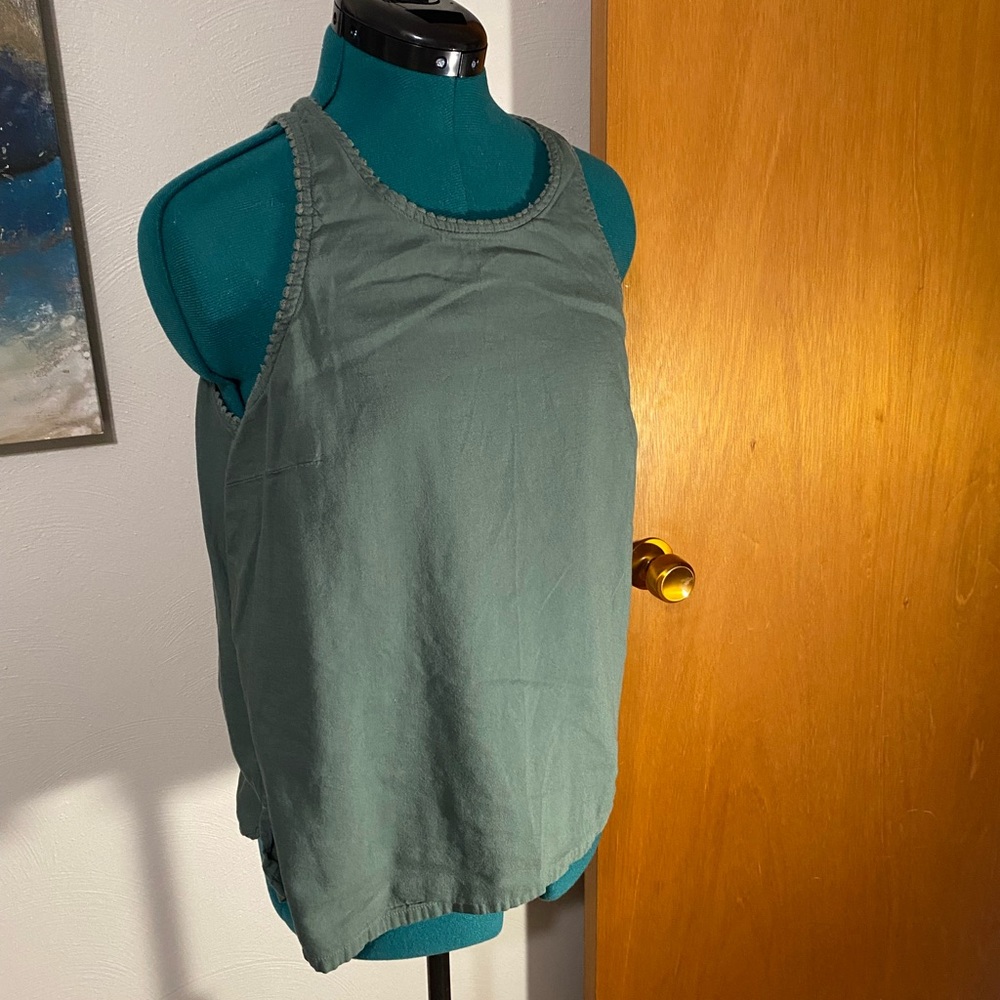 🍟 Medium green scalloped tank top